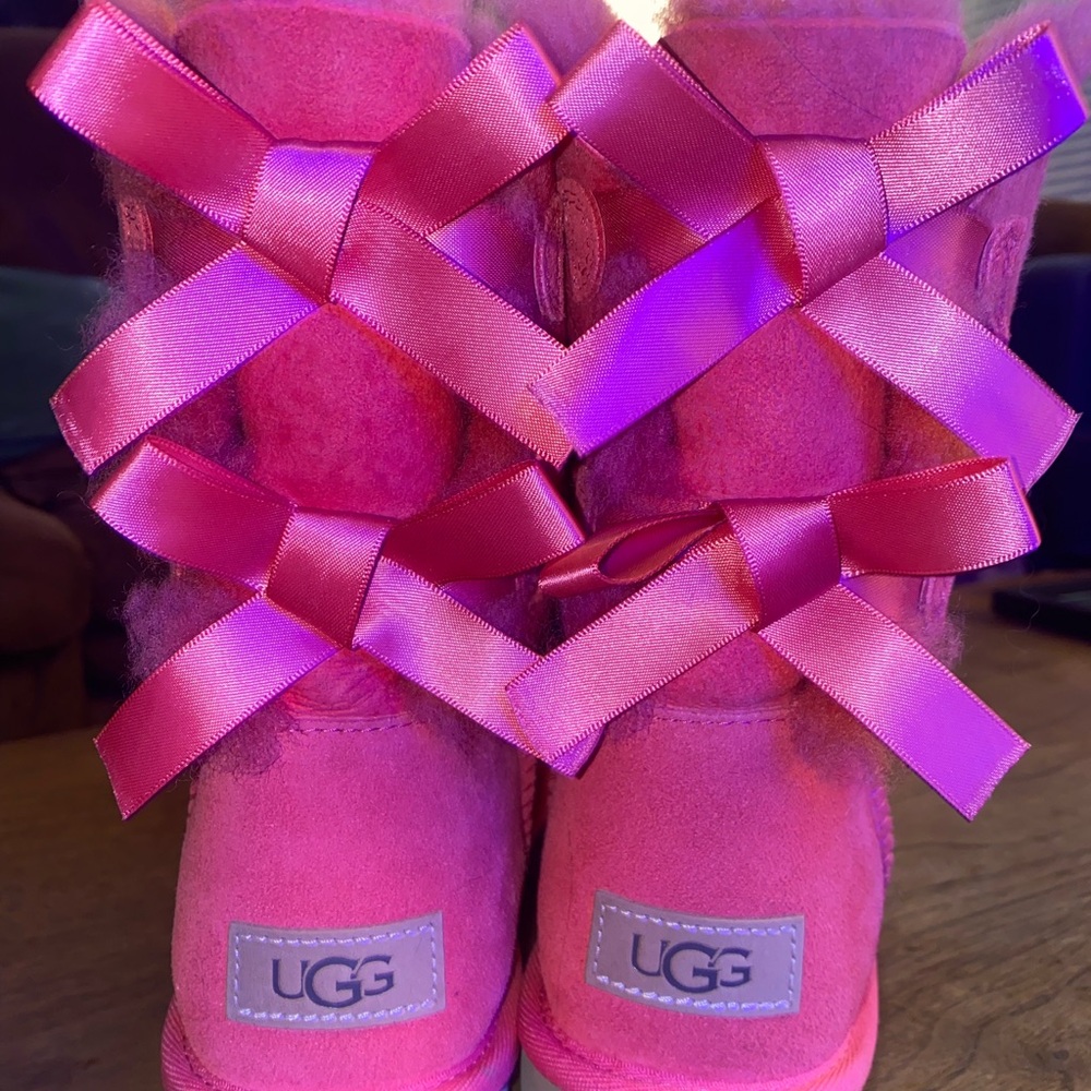 Pink bailey bow uggs